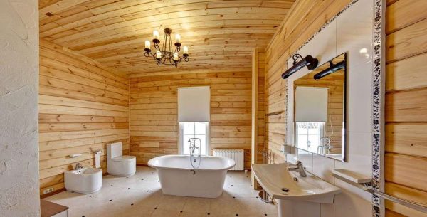 зеркало в ванной в деревянном доме
