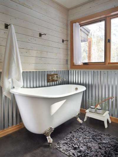 интерьер ванной комнаты в деревянном доме