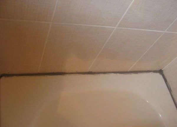 цементный раствор на стыках в ванной