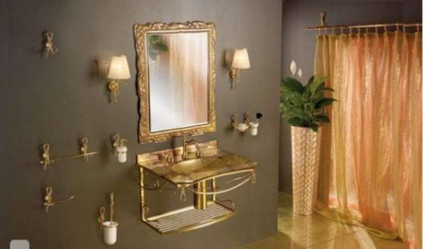 стильное зеркало в интерьере ванной комнаты