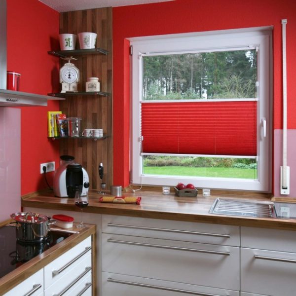 кухонные красные шторы жалюзи