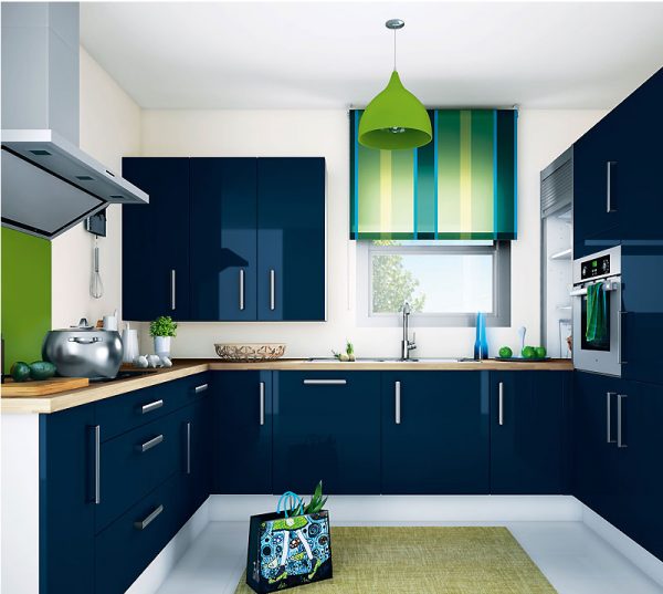 синяя кухня с зелёным цветом