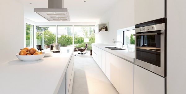 белая кухня в минимализм стиле