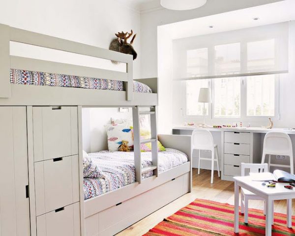 интерьер комнаты для двух девочек белая двухуровневая кровать